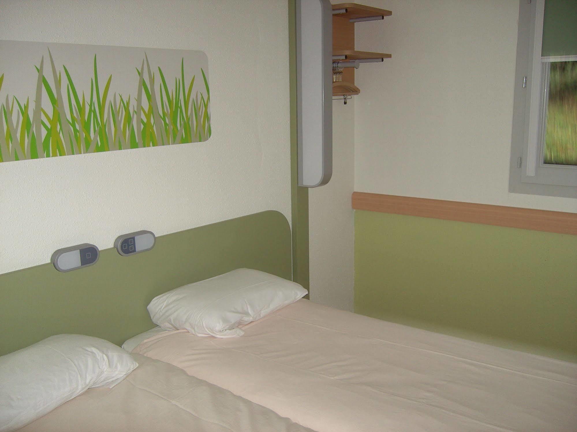 Ibis Budget Brignoles Provence Exterior foto